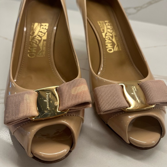 Ferragamo heels - Picture 5 of 8